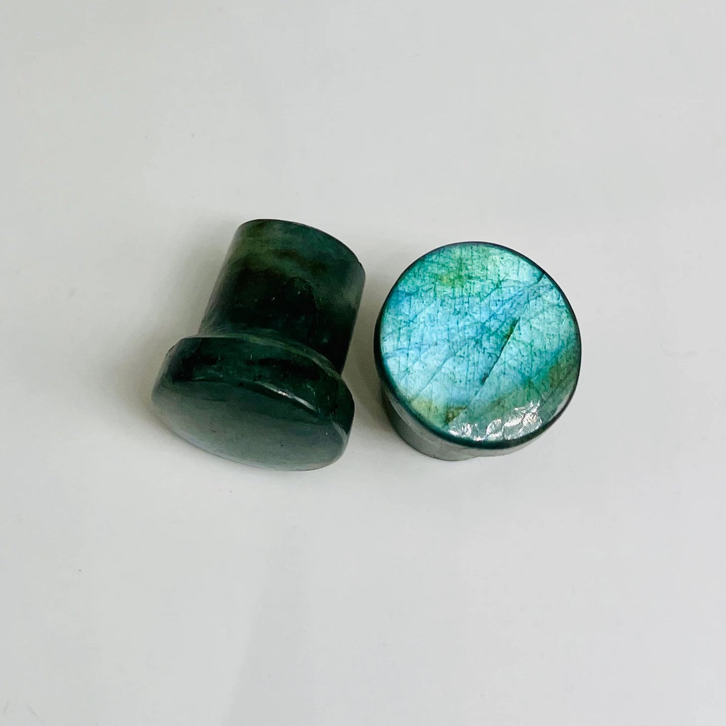 Natural Labradorite Gemstone Single‑Flare Ear Plugs – Organic Stone Tunnel Plugs for Healed Stretched Ears Size 8G (3mm) to 1'' (25mm)